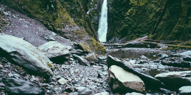 乌古尔花岗岩与灯光设计的融合：夜间景观效果营造与关键技术解析