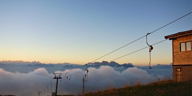 乌古尔花岗岩异型加工的艺术：从复杂雕塑到定制家具的工艺突破