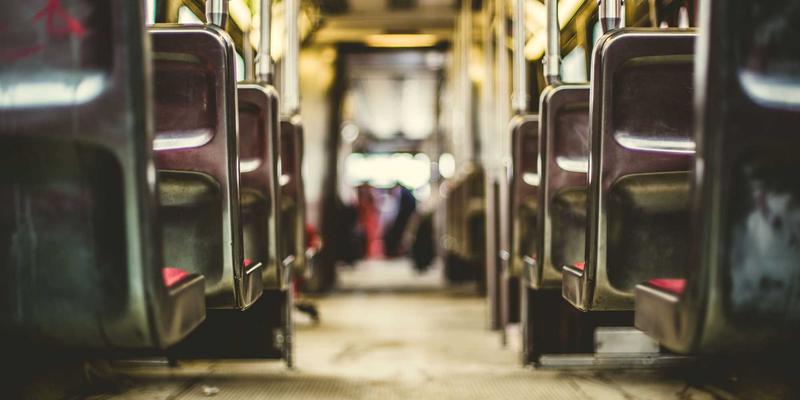 永恒信仰的基石：乌古尔花岗岩在宗教与纪念建筑中的象征艺术与装饰表达