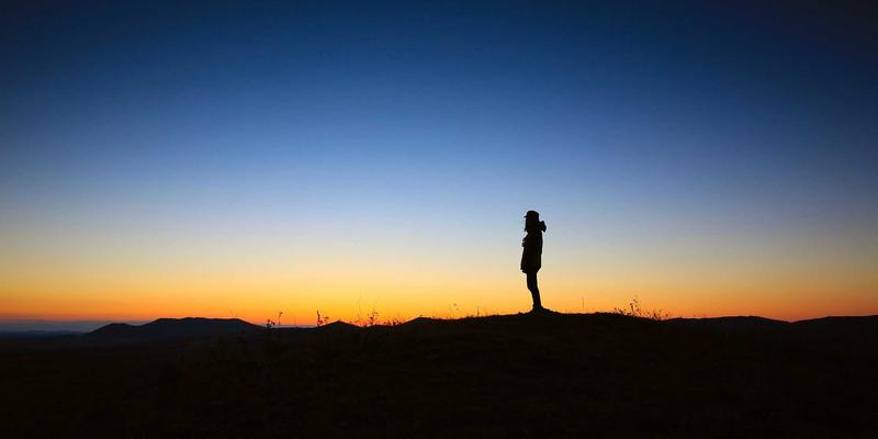 解密乌古尔花岗岩：物理化学特性如何决定其在高端工程装饰中的卓越表现